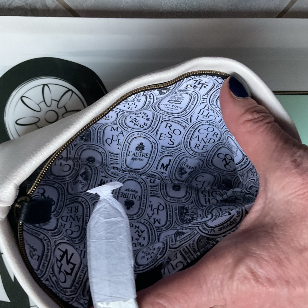 New Diptyque By Quatar Airways Cosmetic Pouch - Picture 6 of 6